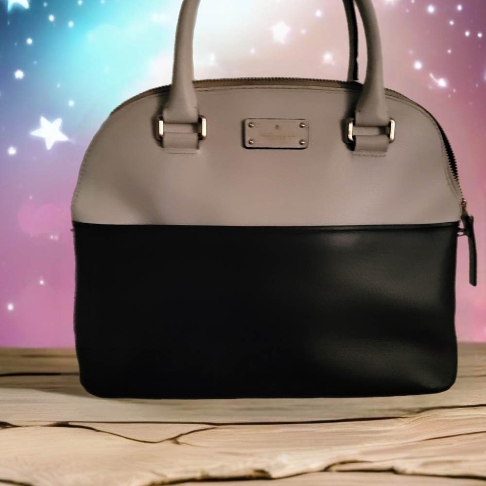 Elegant Black and Cream Handbag - Picture 4 of 5